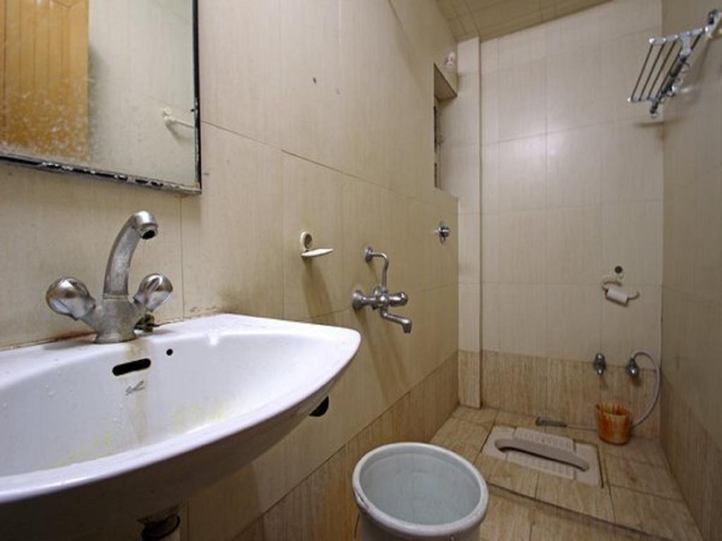 Hotel Tourist International Пуна Экстерьер фото