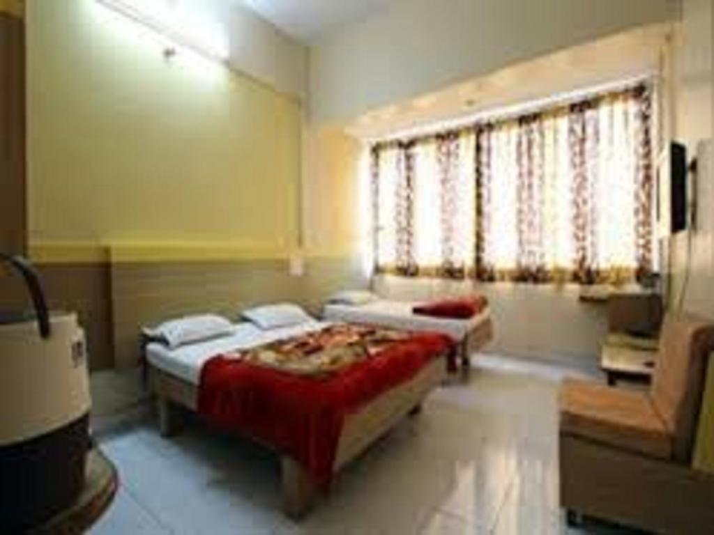 Hotel Tourist International Пуна Экстерьер фото