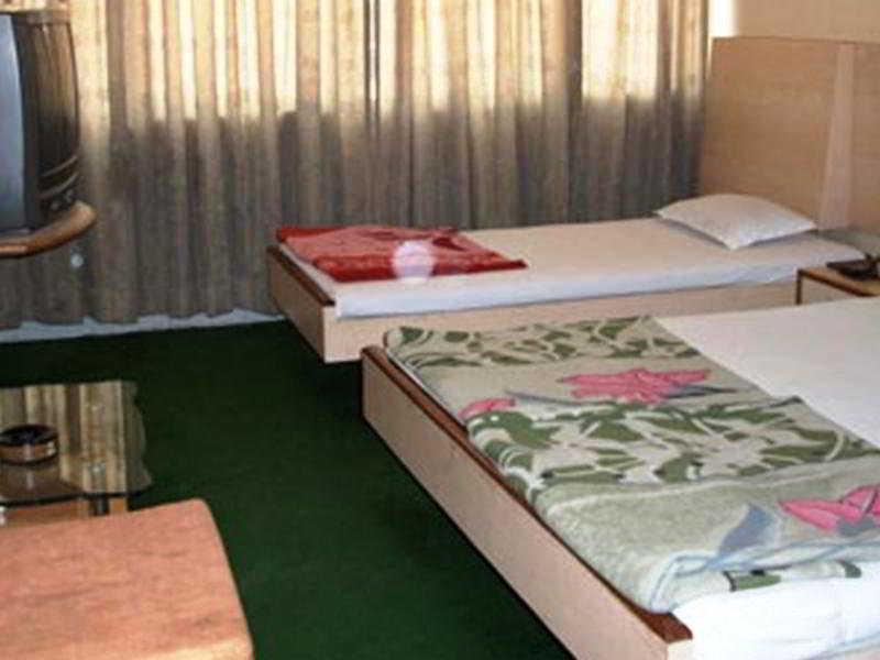 Hotel Tourist International Пуна Экстерьер фото